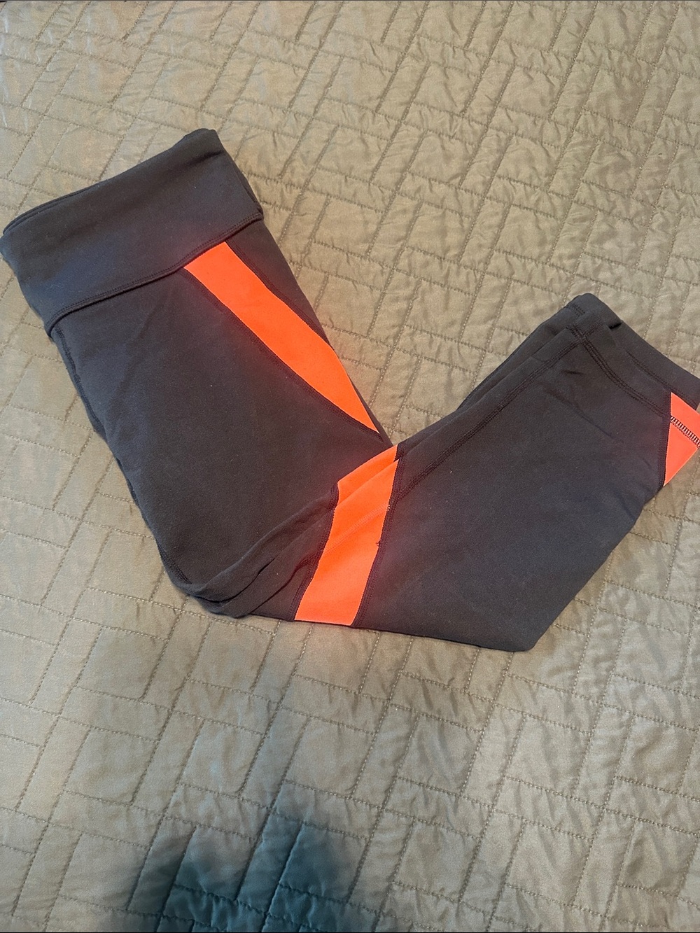 GapFit dark grey Athletic Leggings with bright orange Panels